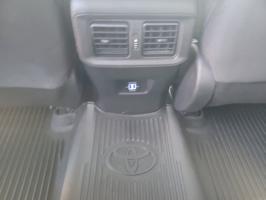 Used 2022 Toyota RAV4 LE image 13