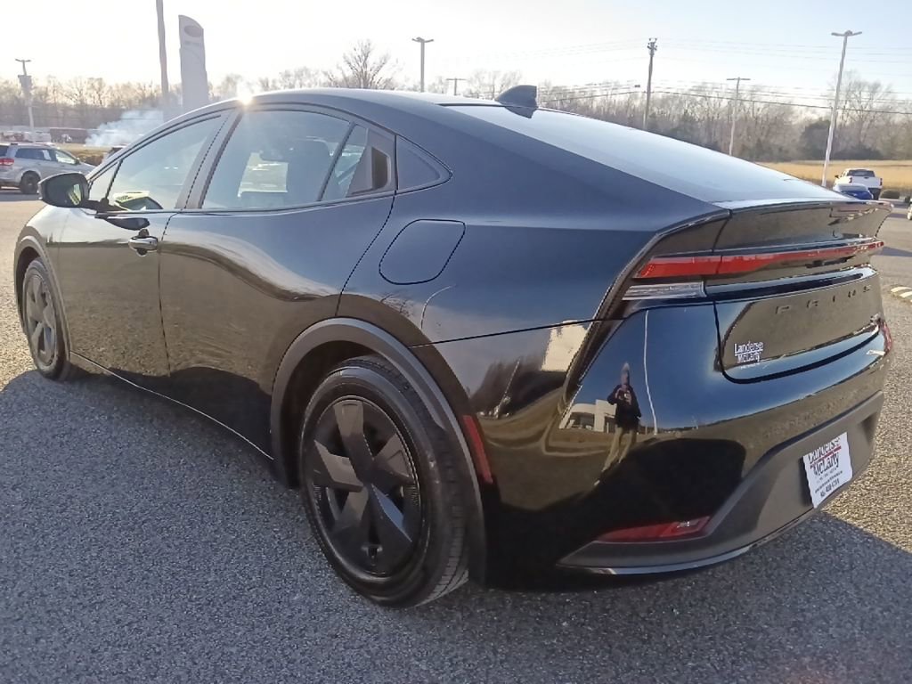 Used 2024 Toyota Prius LE image 5