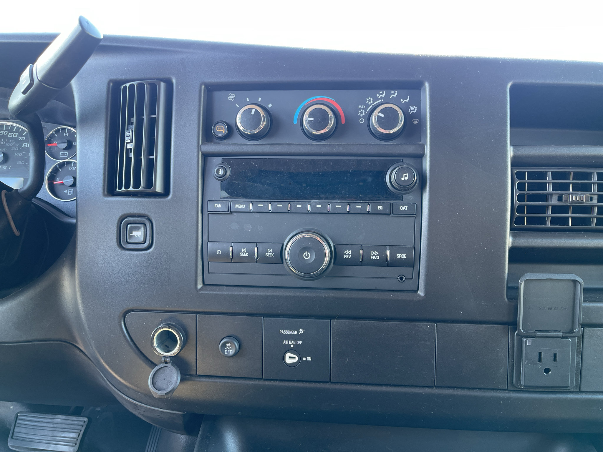 Used 2024 Chevrolet Express 2500 w/ Driver Convenience Package RWD image 21