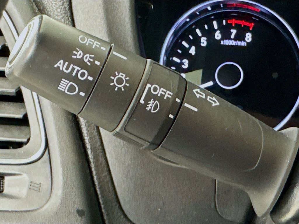 Used 2018 Honda HR-V EX image 11