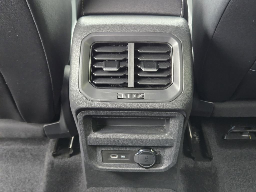 Used 2023 Volkswagen Tiguan SE R-Line image 38