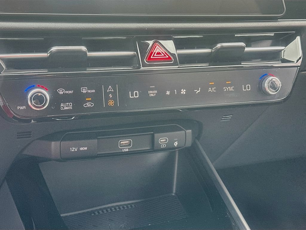 Used 2026 Kia Niro EX FWD image 16