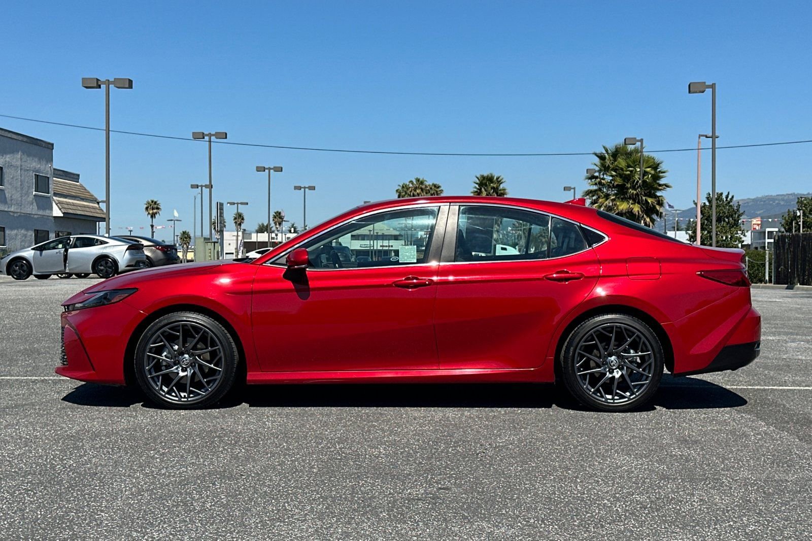 Used 2025 Toyota Camry XLE image 7