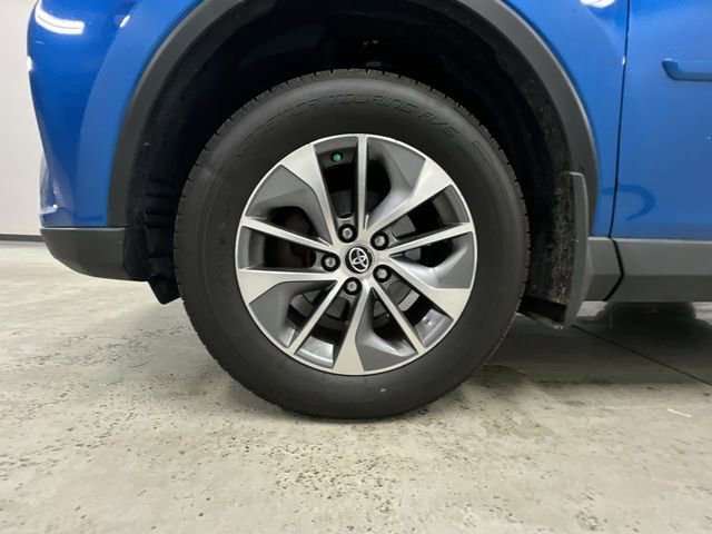 Used 2018 Toyota RAV4 XLE image 32
