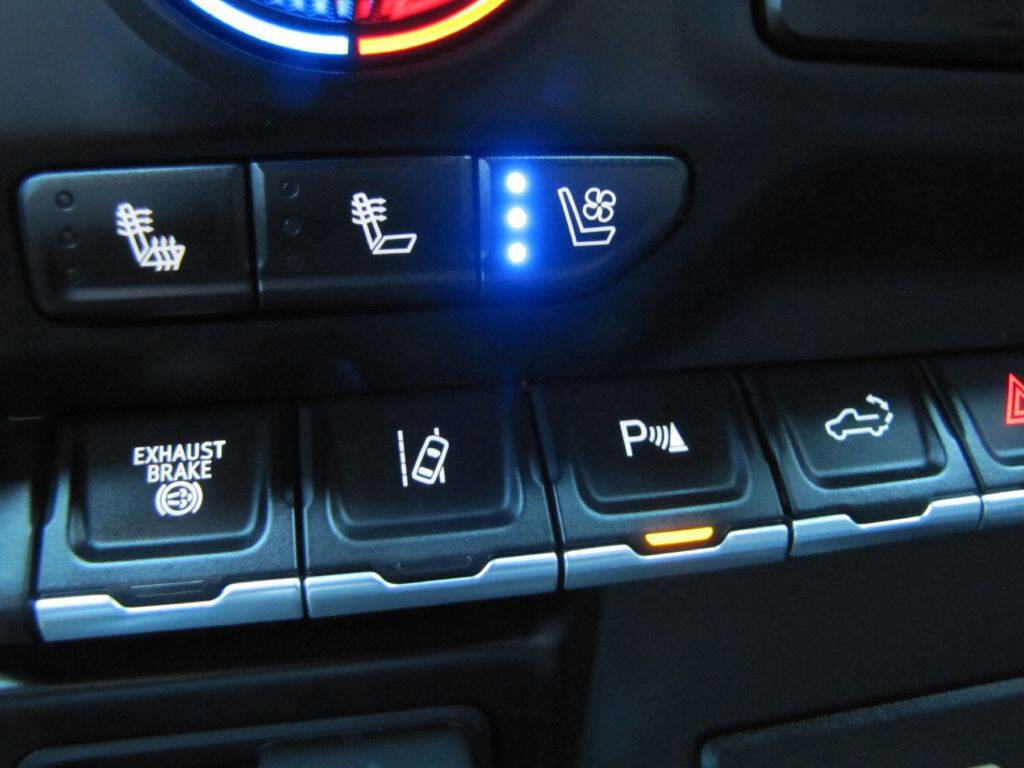 Used 2020 Chevrolet Silverado 3500 High Country AWD/4WD image 34
