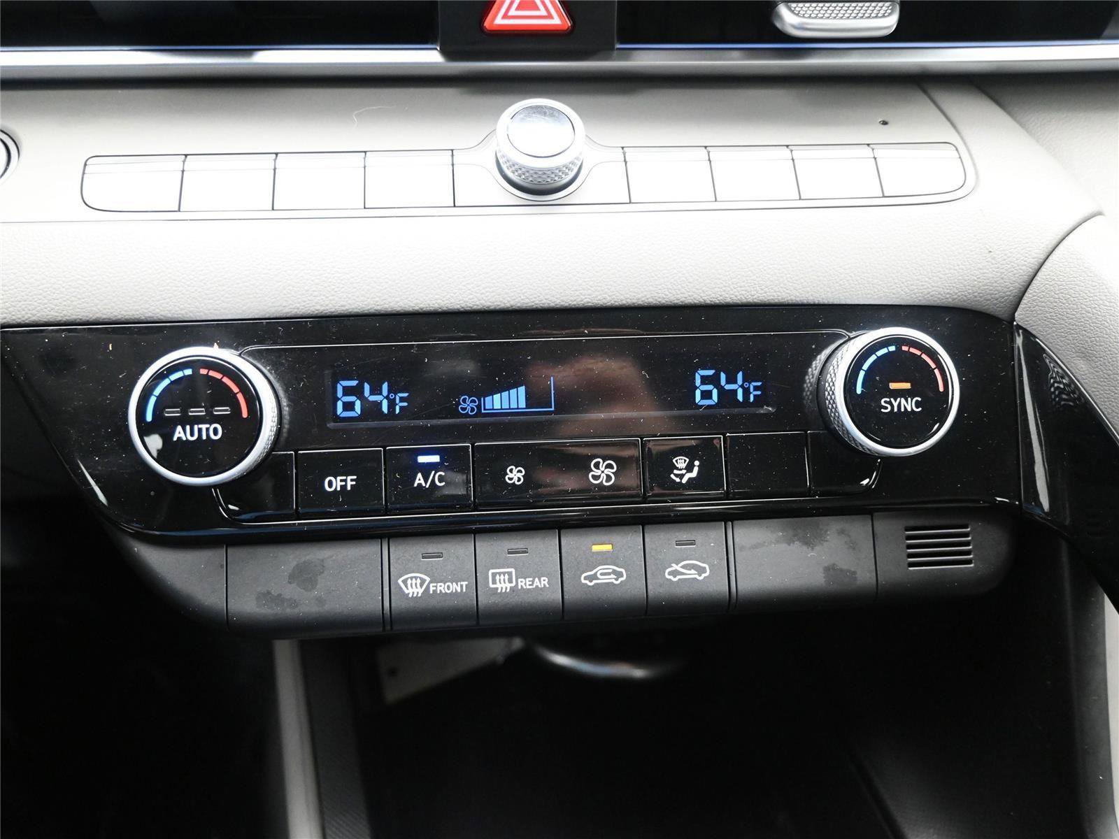 Used 2024 Hyundai Elantra Blue FWD image 16
