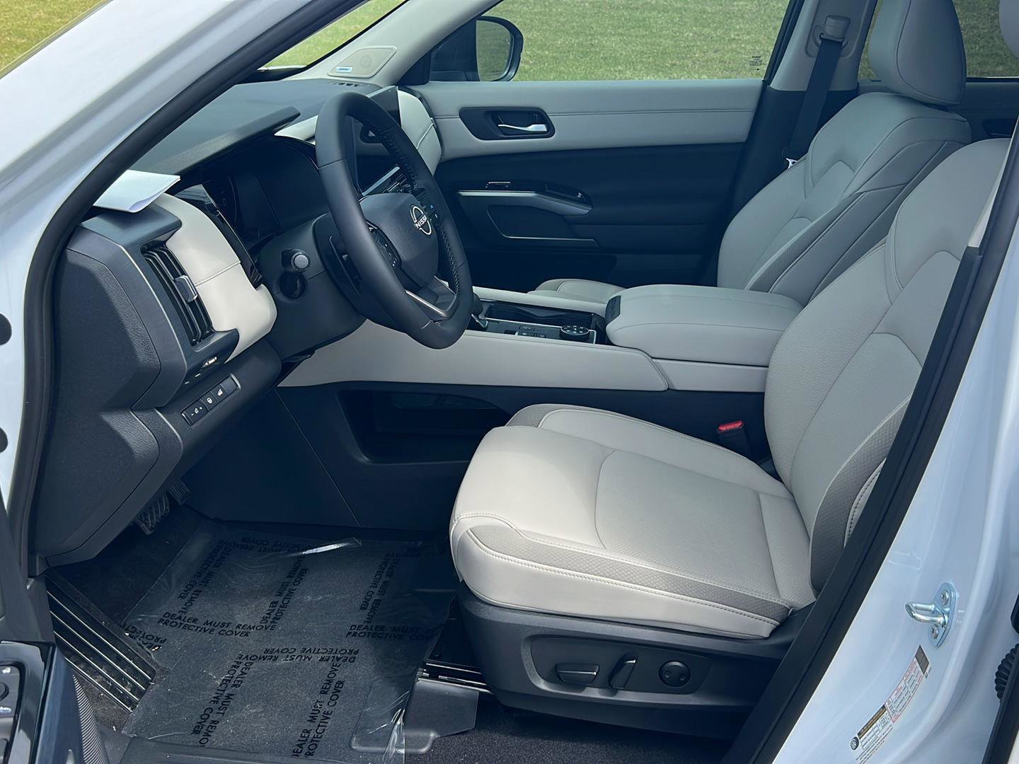 New 2026 Nissan Pathfinder SL w/ SL Premium Package image 10