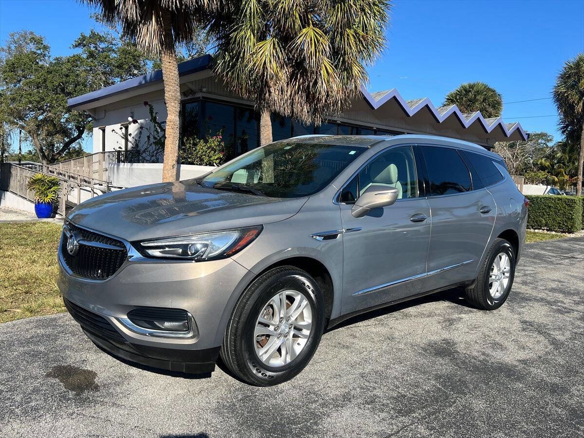Used 2018 Buick Enclave Essence image 2