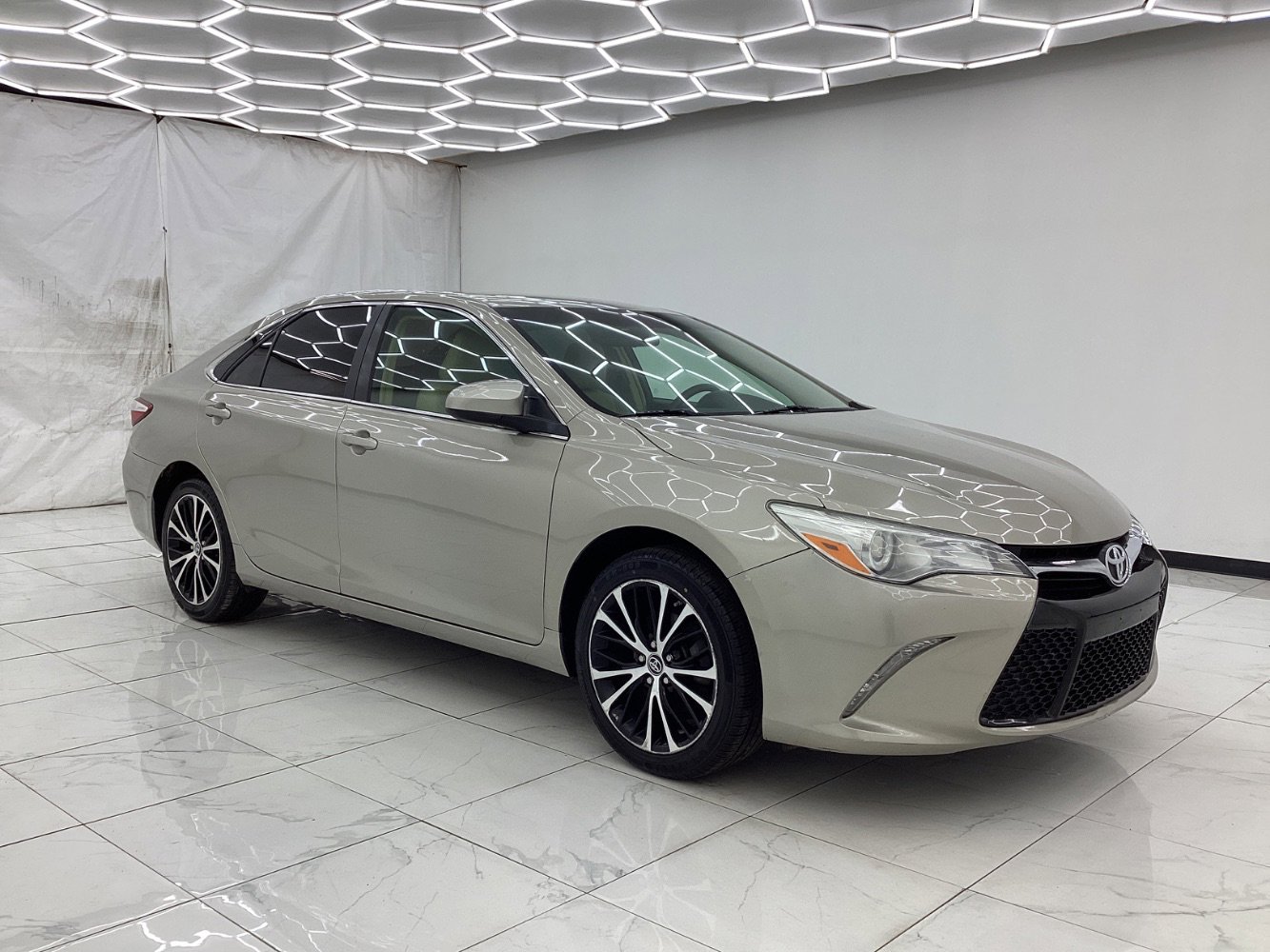 Used 2015 Toyota Camry LE FWD image 7