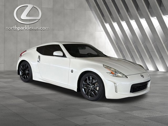 Used 2017 Nissan 370Z Touring RWD image 5