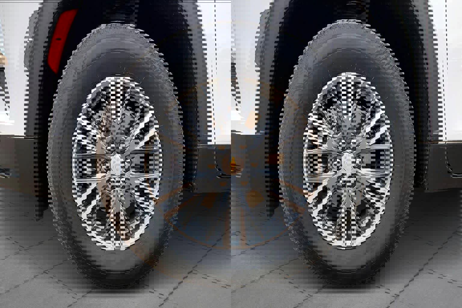 Used 2025 Chevrolet Traverse LT image 10