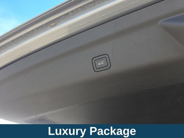 Used 2023 Chevrolet Tahoe LT w/ Luxury Package AWD/4WD image 11