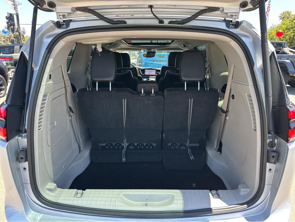 Used 2022 Chrysler Pacifica Limited image 38