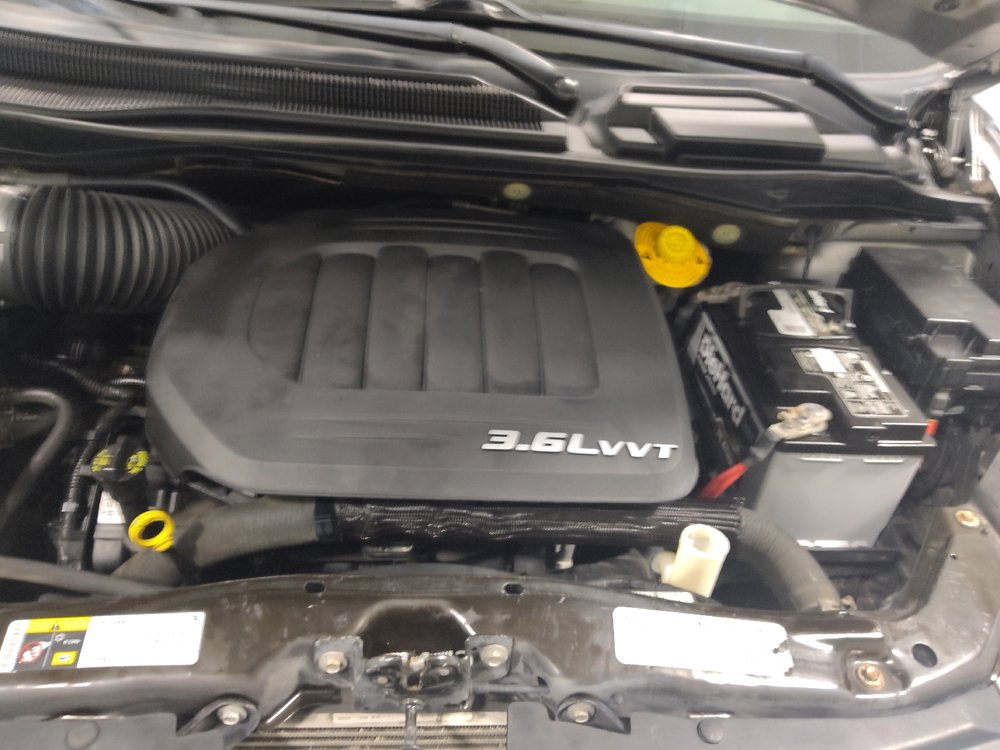 Used 2016 Chrysler Town & Country Touring image 30