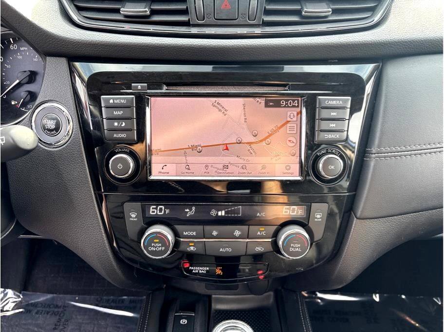 Used 2018 Nissan Rogue SL w/ Premium Package image 19