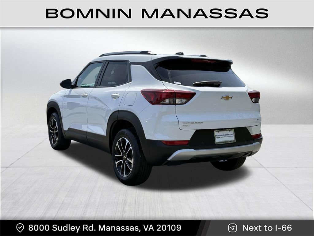 Used 2024 Chevrolet TrailBlazer LT w/ Driver Confidence Package image 4