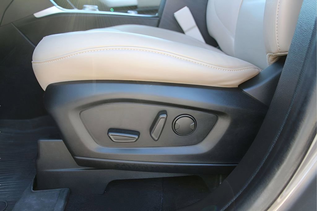 Used 2021 Ford Explorer XLT w/ Equipment Group 202A image 16