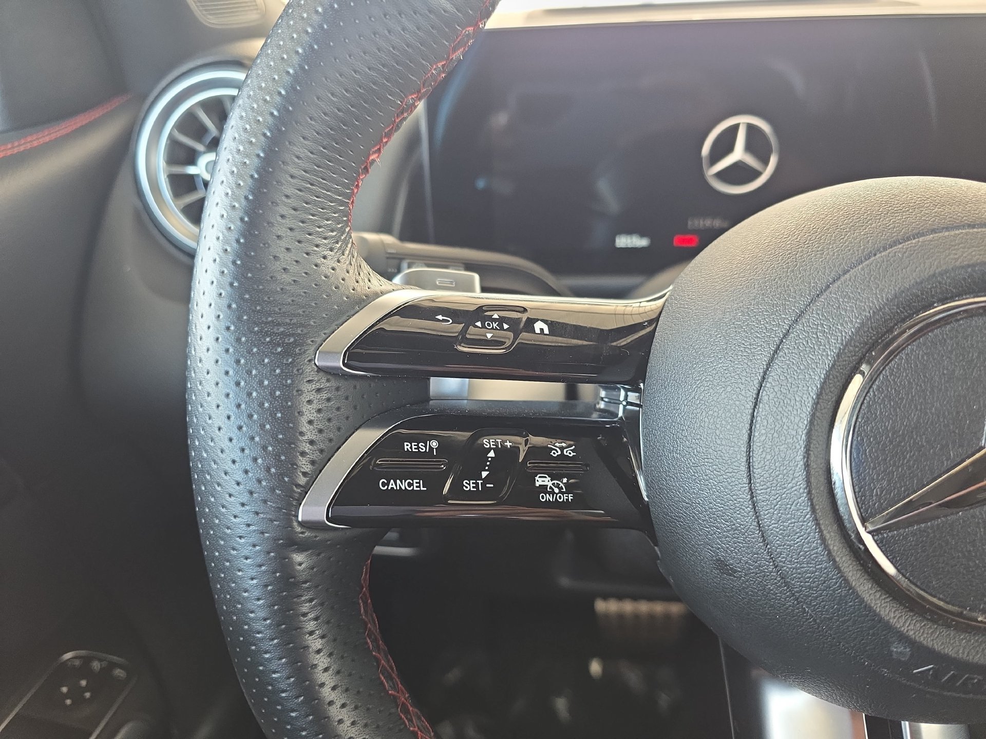 Used 2026 Mercedes-Benz GLB 250 image 17