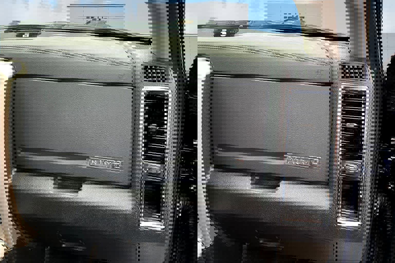 Used 2016 RAM 1500 Laramie w/ Convenience Group image 24