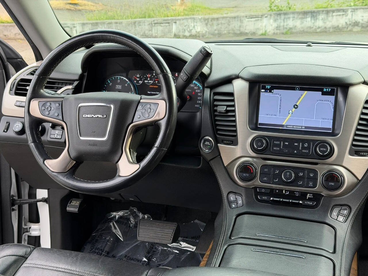 Used 2019 GMC Yukon XL Denali w/ Open Road Package AWD/4WD image 24