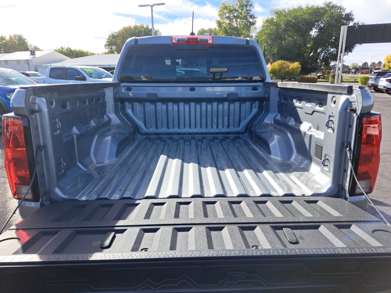 New 2026 Chevrolet Colorado Trail Boss w/ Off-Road Front Bumper Package AWD/4WD image 7