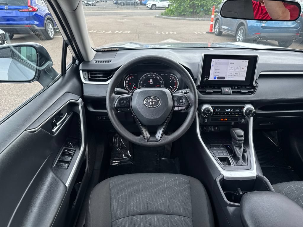 Used 2025 Toyota RAV4 XLE AWD/4WD image 12
