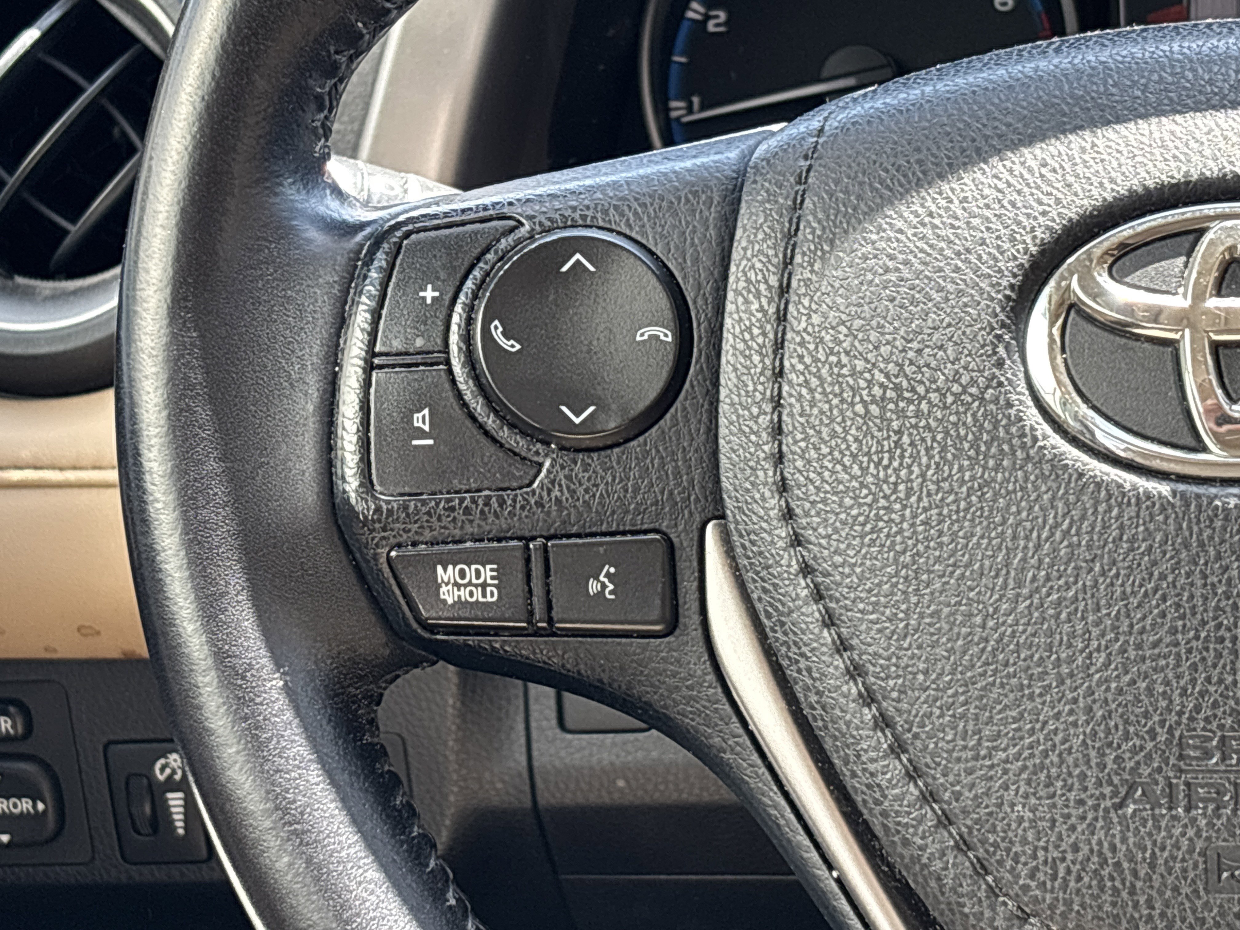 Used 2017 Toyota RAV4 XLE AWD/4WD image 18