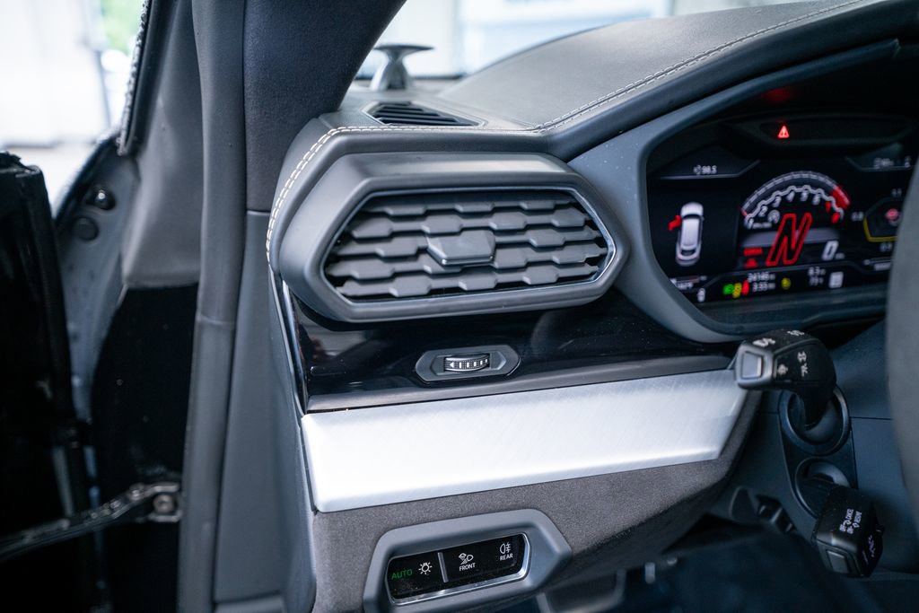 Used 2021 Lamborghini Urus AWD/4WD image 37