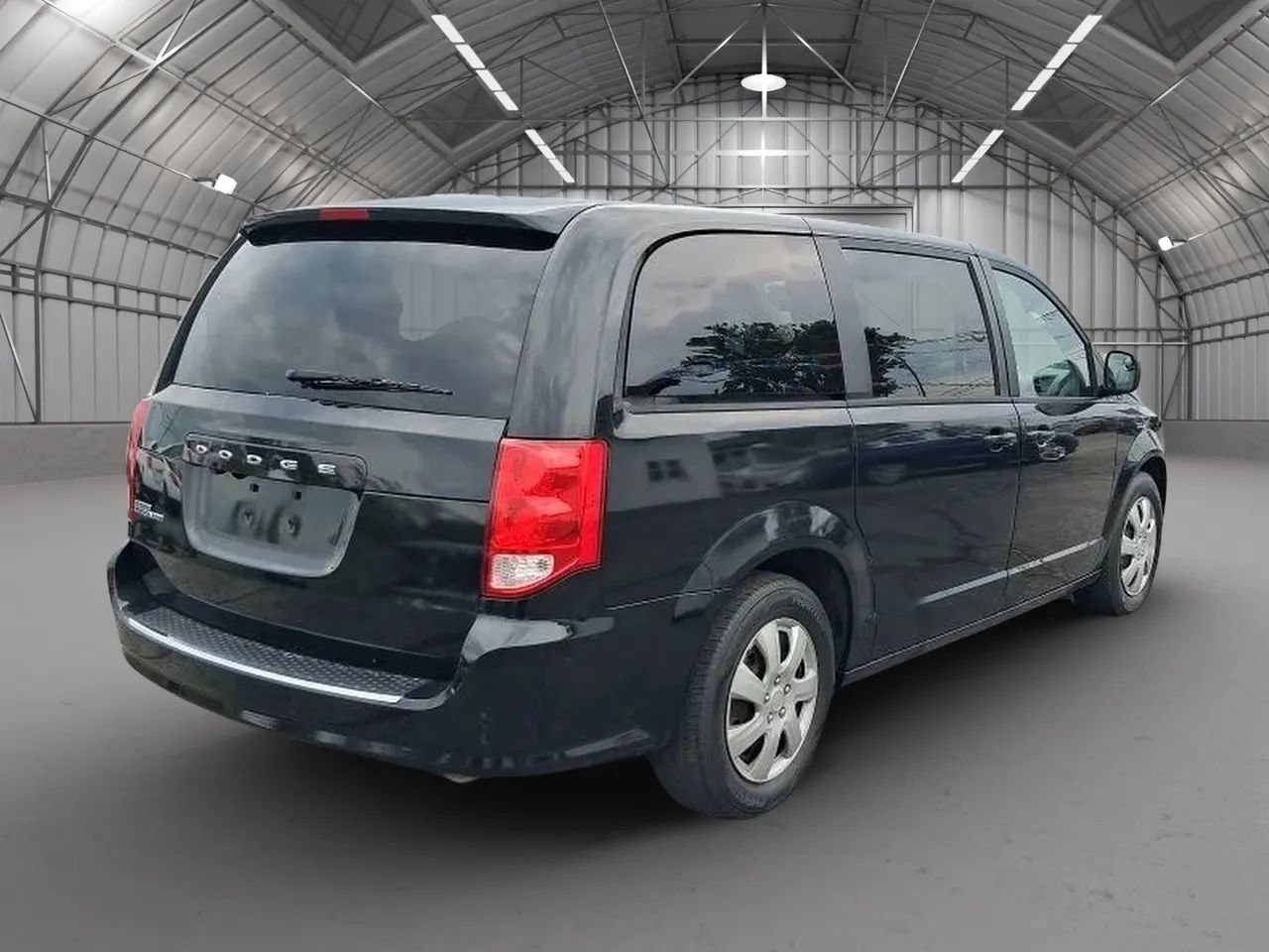 Used 2018 Dodge Grand Caravan SE w/ UConnect Hands-Free Group FWD image 7
