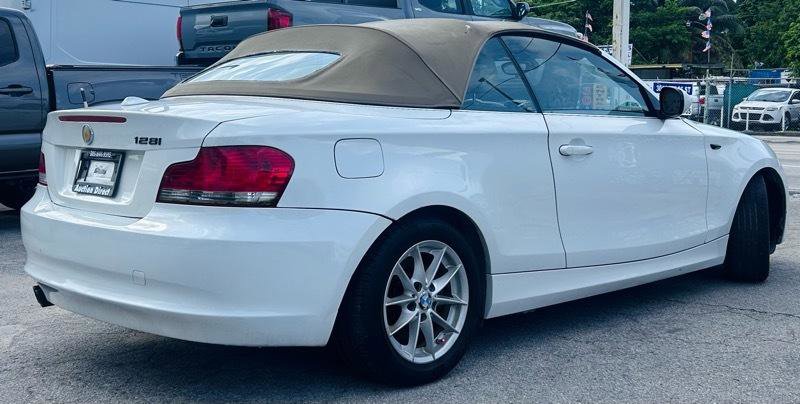 Used 2011 BMW 128i Convertible RWD image 5