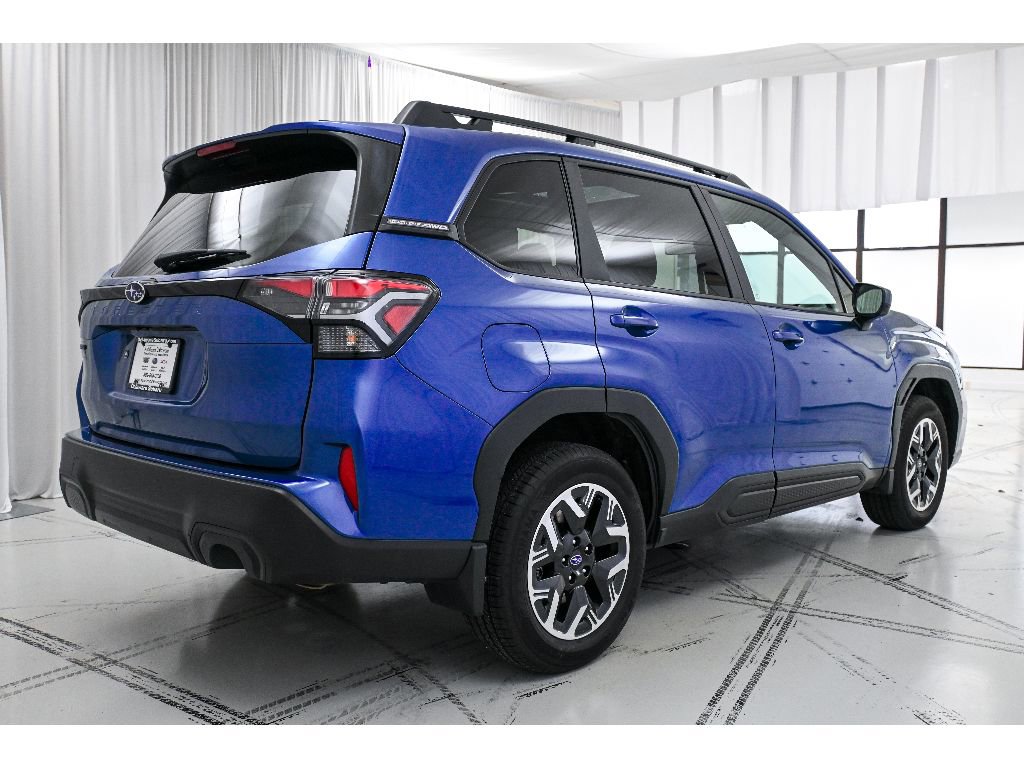 Used 2025 Subaru Forester Premium image 7