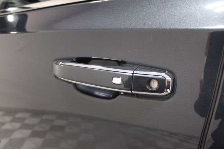 Used 2021 GMC Yukon Denali w/ LPO, Illumination Package AWD/4WD image 18
