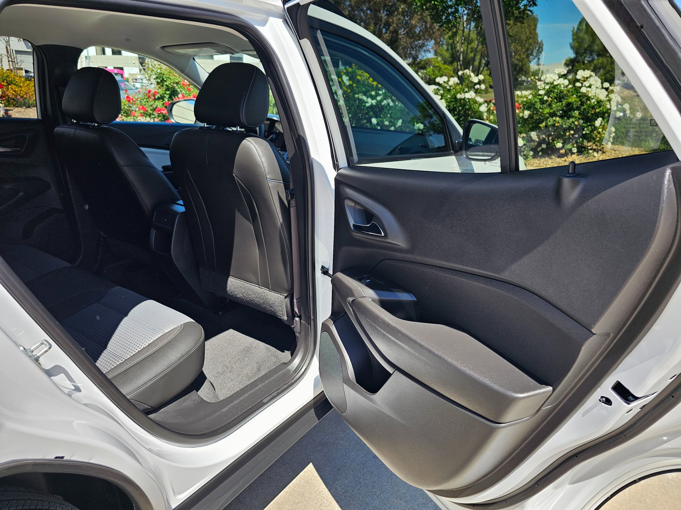 Used 2025 Chevrolet Trax LT FWD image 26