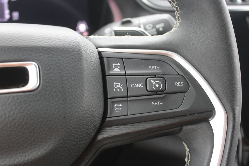 Used 2024 Jeep Grand Cherokee Altitude AWD/4WD image 36