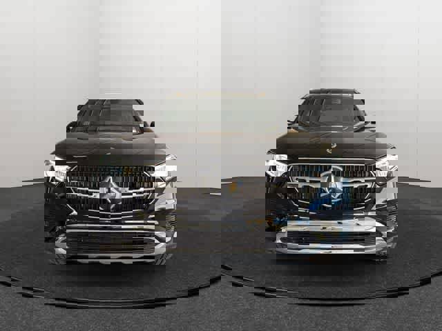 Used 2025 Mercedes-Benz GLC 300 4MATIC image 2