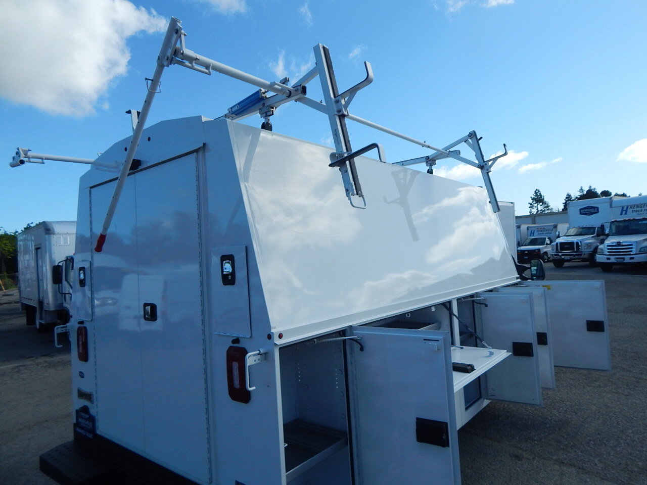 Used 2022 Ford E-450 and Econoline 450 Super Duty w/ Power Windows & Locks Group RWD image 17