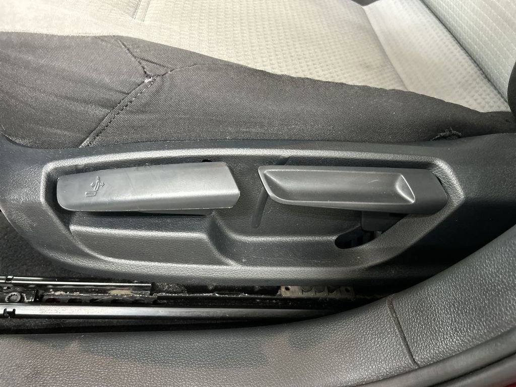 Used 2017 Volkswagen Jetta S image 10