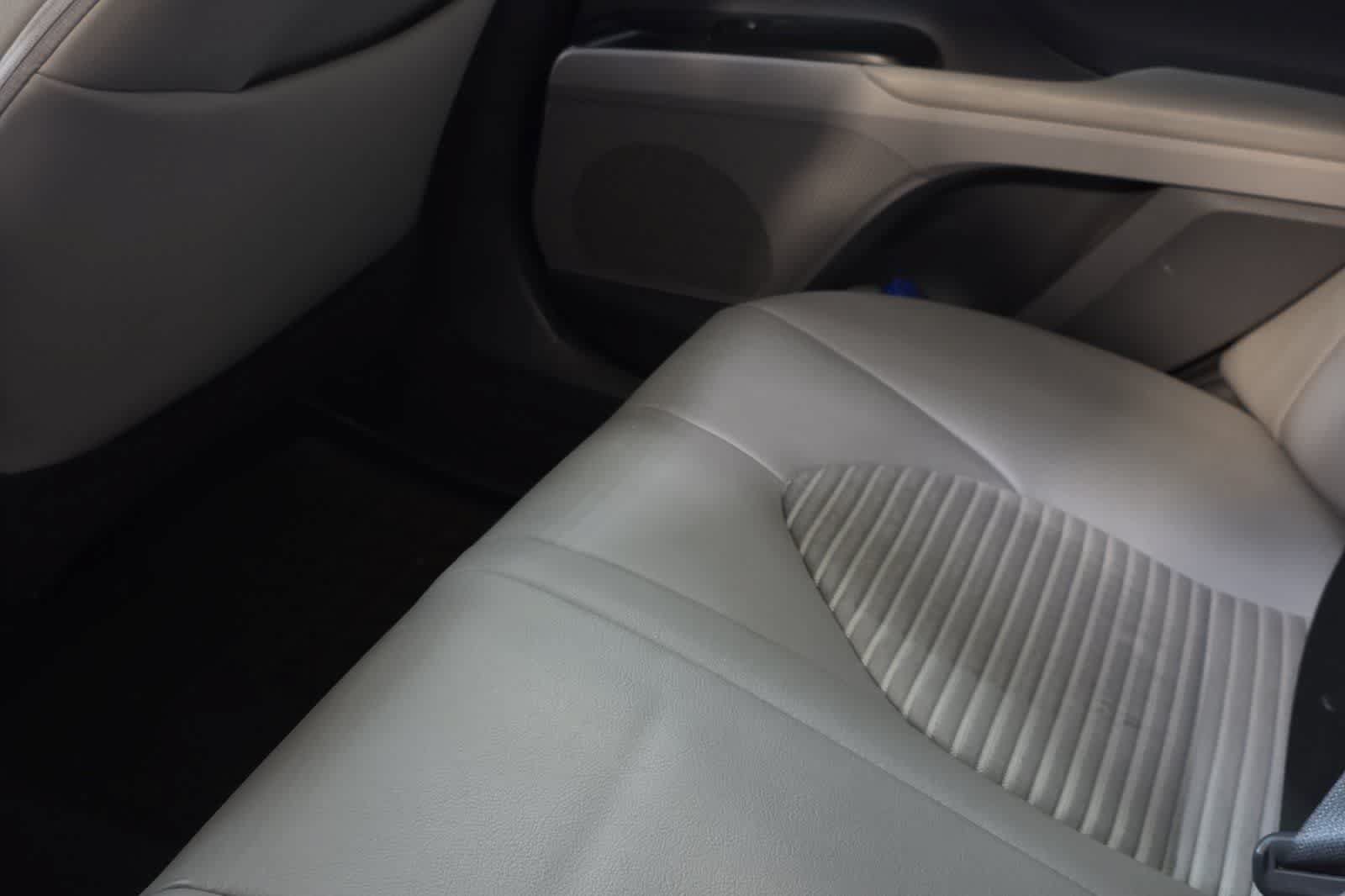 Used 2019 Toyota Camry SE w/ Audio Package FWD image 5