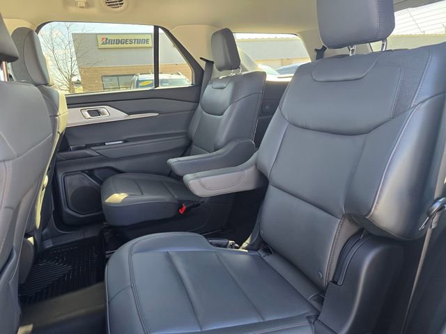 Used 2025 Ford Explorer Active w/ Active Comfort Package image 12