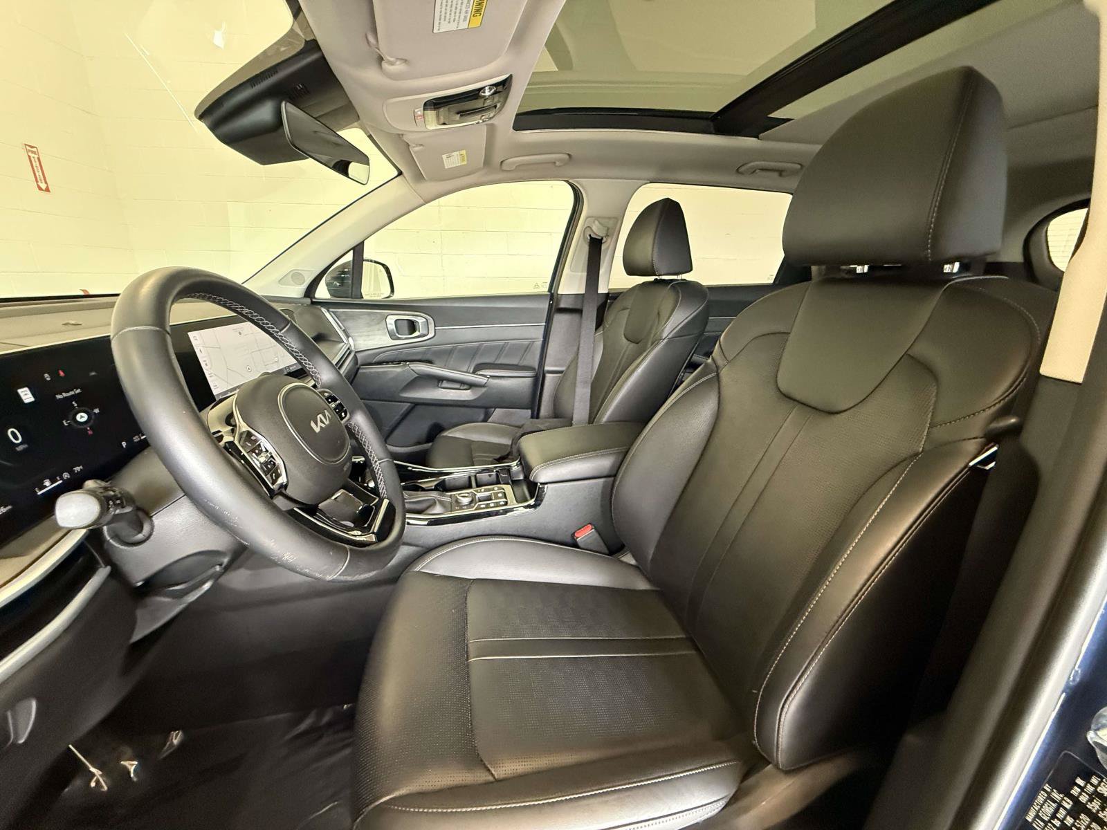 Used 2025 Kia Sorento SX AWD/4WD image 2