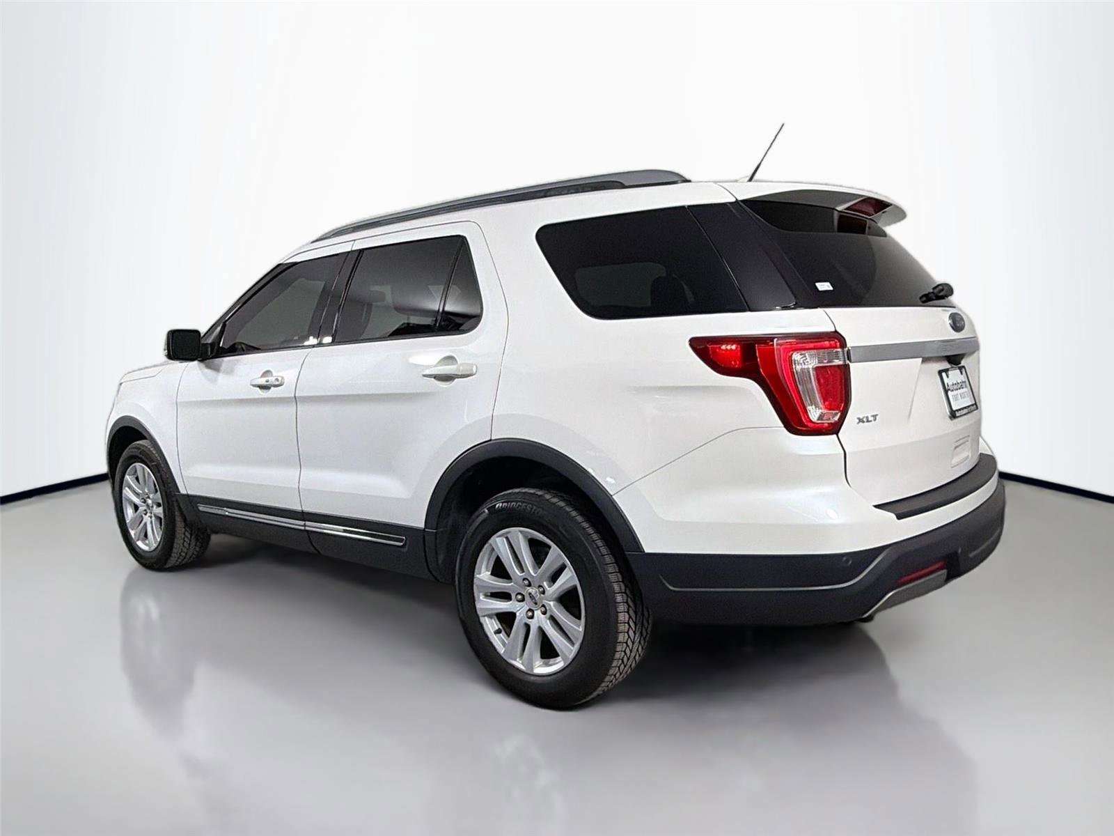 Used 2019 Ford Explorer XLT w/ Equipment Group 202A AWD/4WD image 7