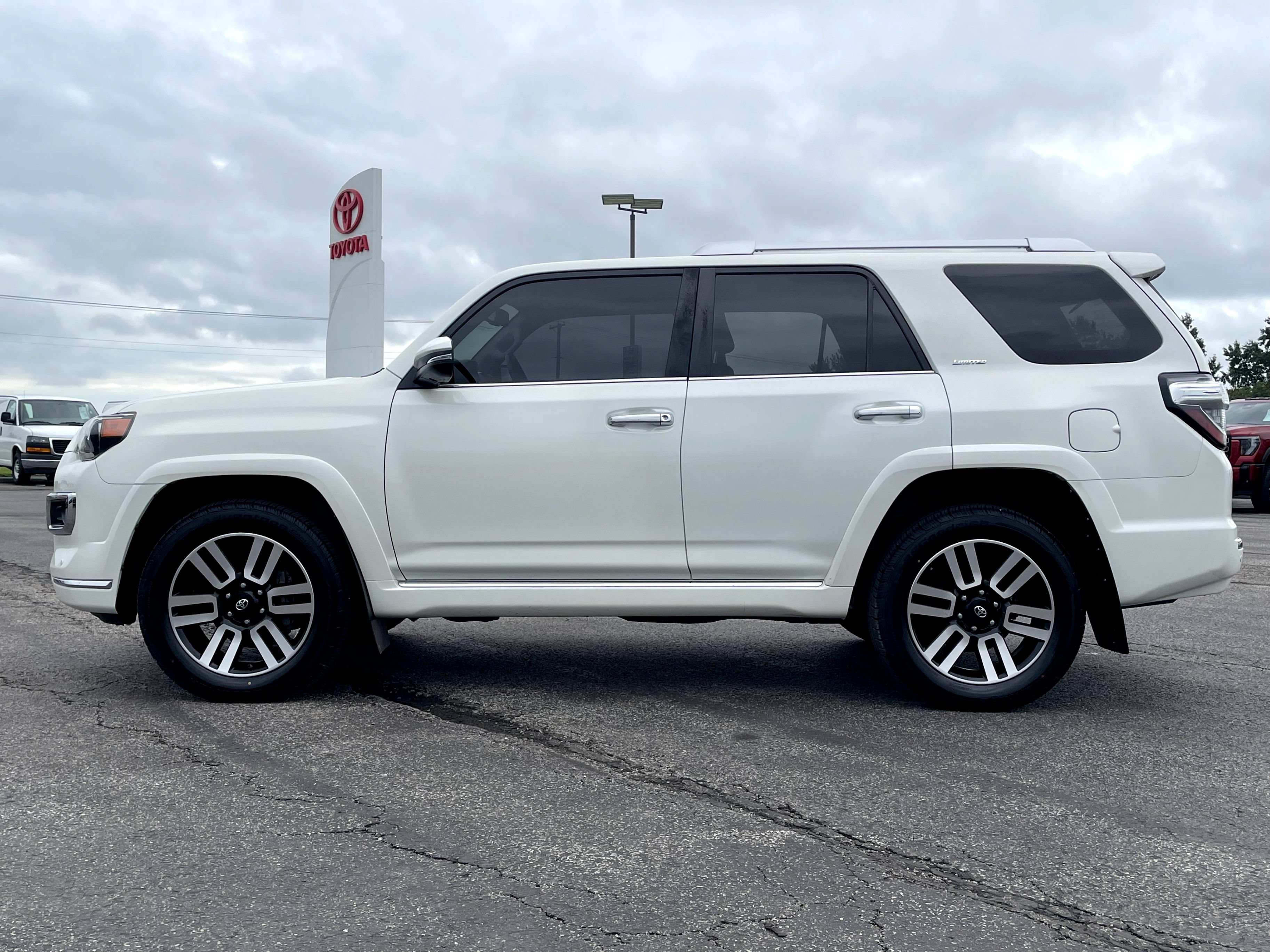 Used 2020 Toyota 4Runner Limited AWD/4WD image 7