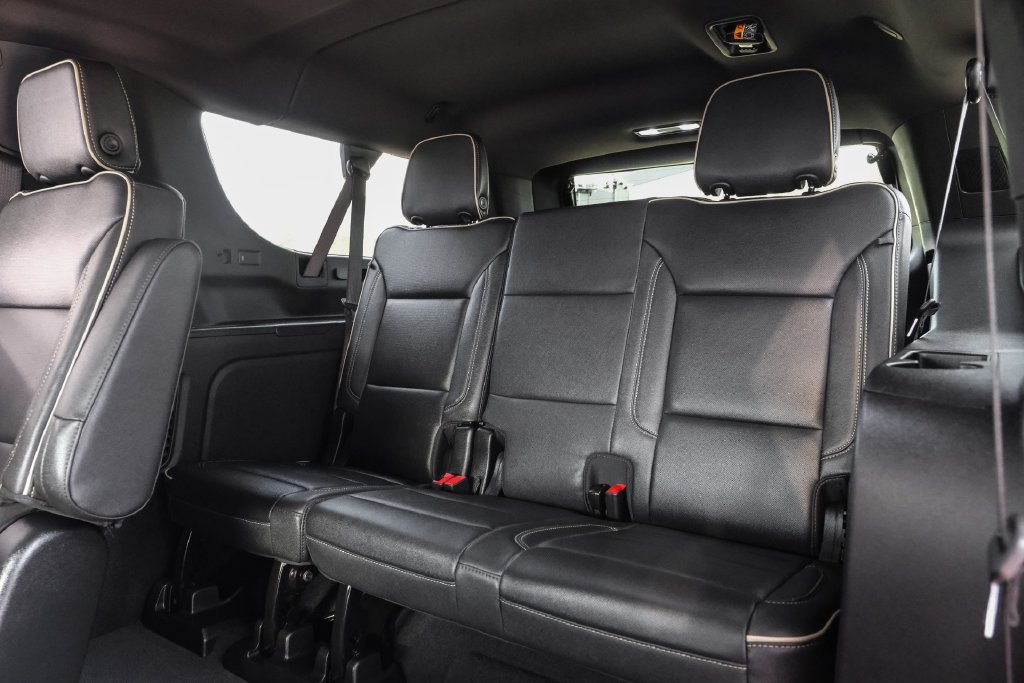 Used 2026 Chevrolet Suburban Premier RWD image 40