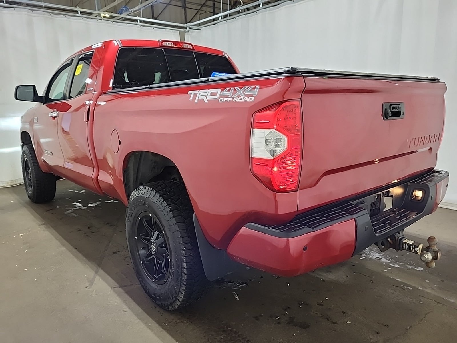 Used 2018 Toyota Tundra Limited w/ Limited Premium Package AWD/4WD image 4
