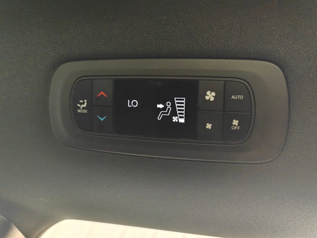 Used 2024 Chrysler Pacifica Touring image 28