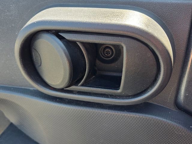 Used 2007 Jeep Wrangler Unlimited Sahara w/ Dual Top Group image 29