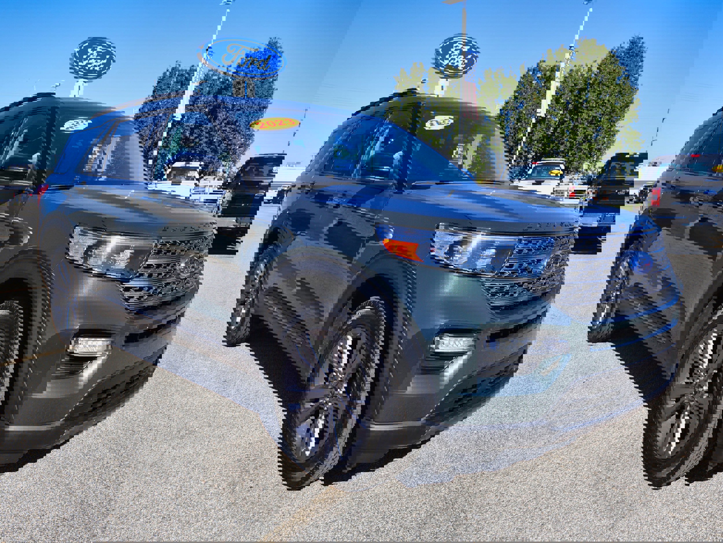 Used 2023 Ford Explorer XLT w/ Equipment Group 202A image 7