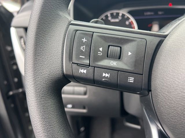 Used 2024 Nissan Rogue SV image 11