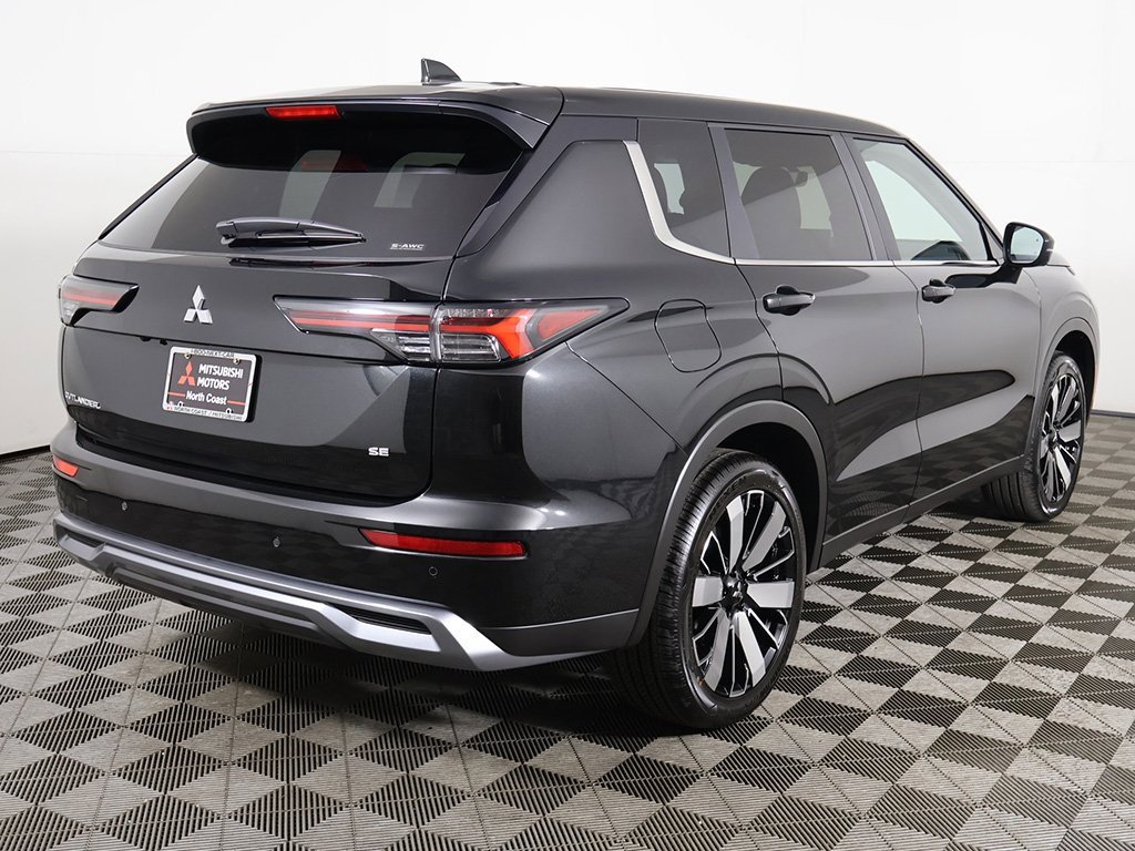 New 2025 Mitsubishi Outlander SE image 12