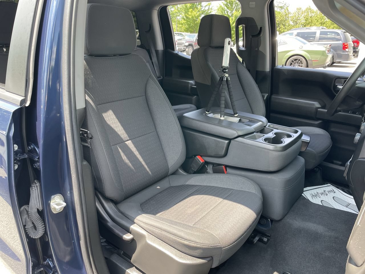 Used 2022 Chevrolet Silverado 1500 Custom w/ LPO, Blackout Package AWD/4WD image 39